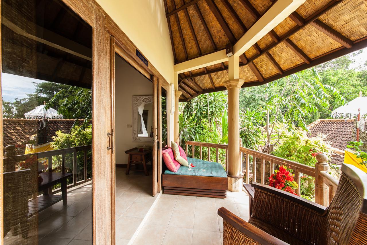 Blue Moon Villas Resort Amed  Exterior photo