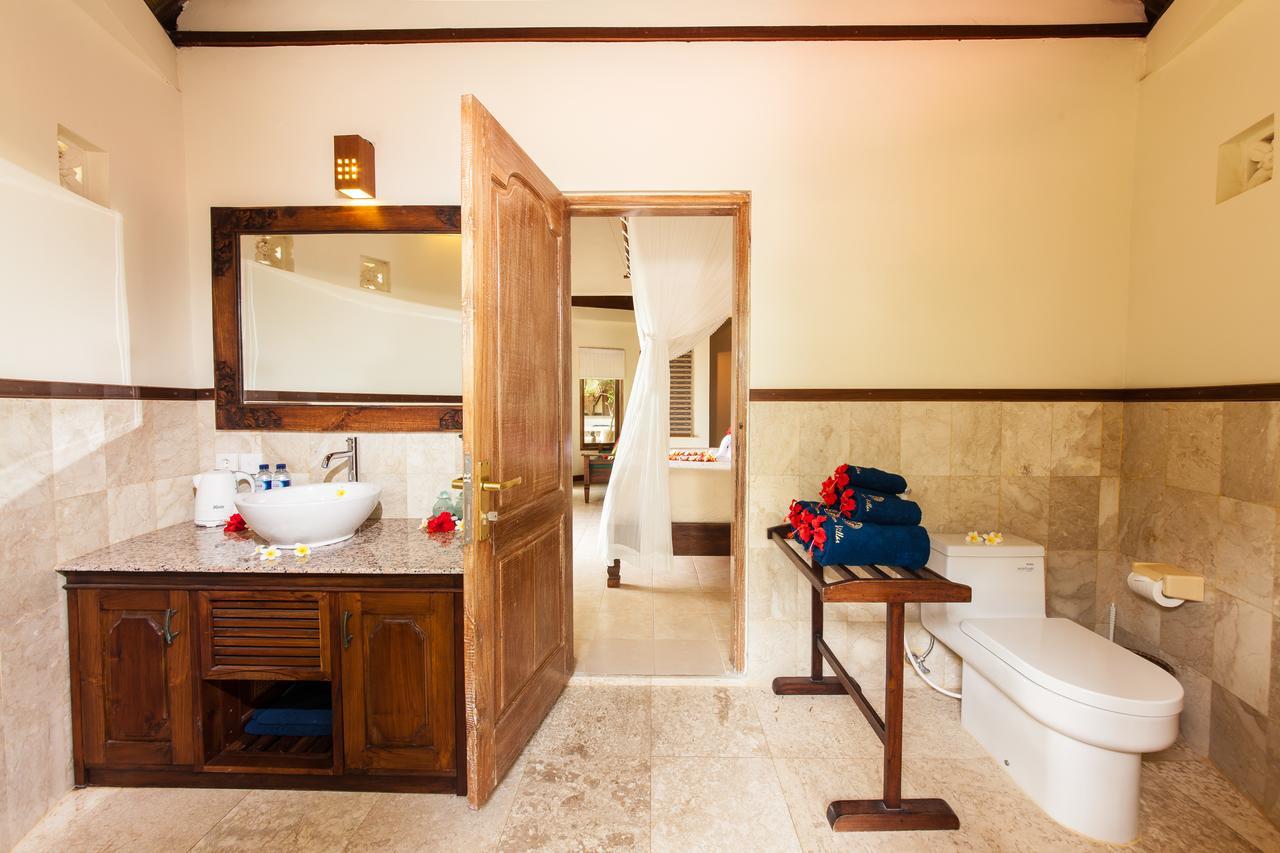 Blue Moon Villas Resort Amed  Exterior photo
